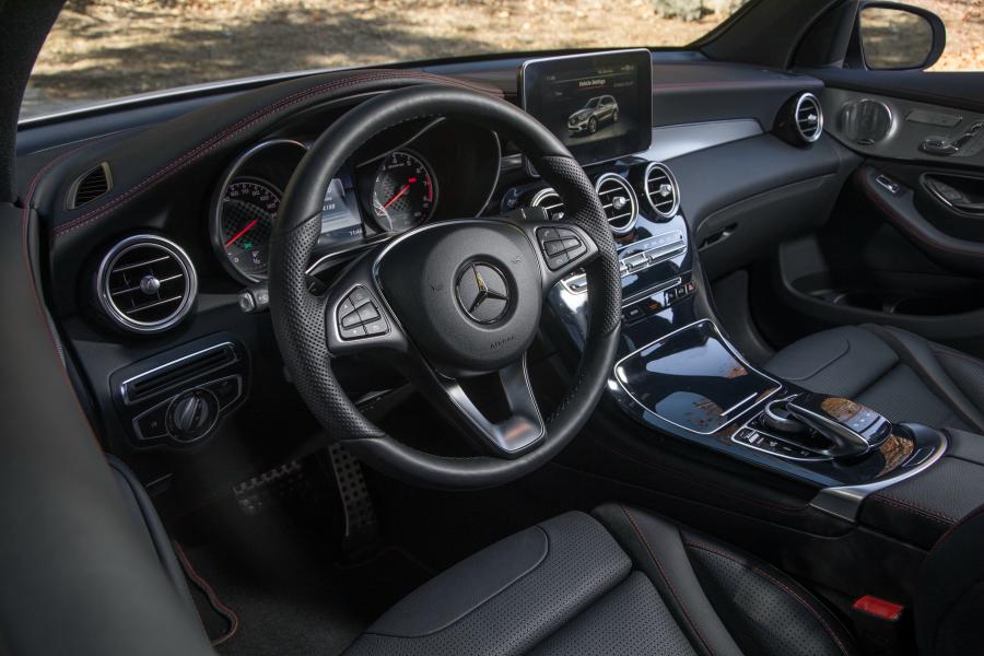 Интерьер Mercedes-AMG GLC43 4Matic 2016 года  (NA) (фото 20 из 20)